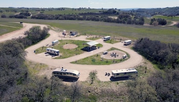 Vinyl Vineyards,,2 star