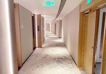 shanghai elong hotel by the nanjing road