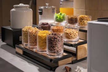 shanghai elong hotel by the nanjing road