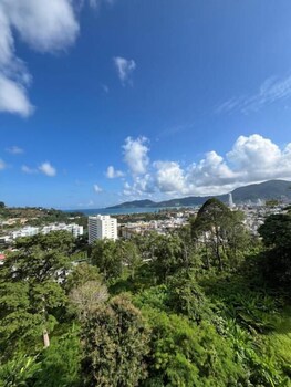 hill bay suites