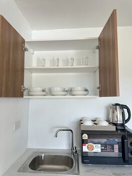hill bay suites