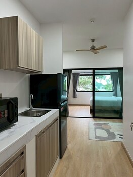 hill bay suites