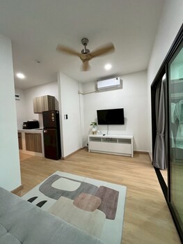 hill bay suites
