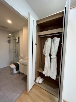 hill bay suites