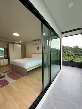 hill bay suites