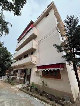 Sri Mayapur Chandrodaya Guest House,,4 star