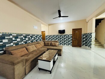 Sri Mayapur Chandrodaya Guest House,,4 star