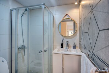 Agrius - Elegant Studio & Balcony In Batroun,,4 star