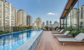 studios in a building with pool and gym in perdizes aby