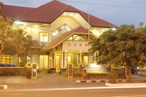 diamond hotel solo