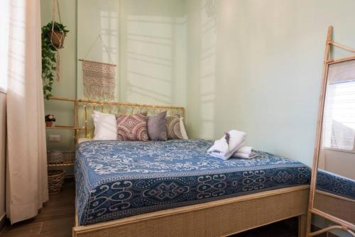boho chic cozy 2br apt and balcony in mar mikhael