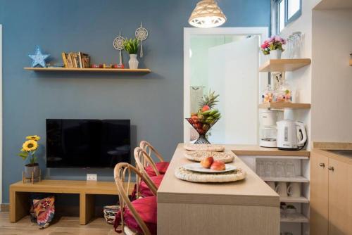 Boho-Chic Cozy 2Br - Apt & Balcony In Mar Mikhael,,4 star