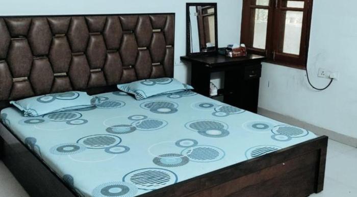 spacious peaceful apartment for two families in lucknow