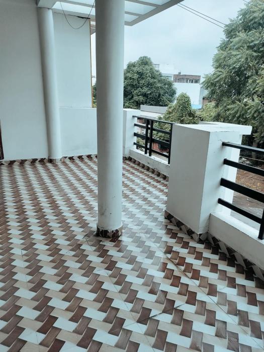 spacious peaceful apartment for two families in lucknow