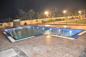 solitaire resort