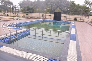 solitaire resort