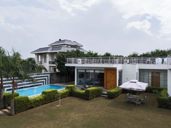 the nivaas villa bonita