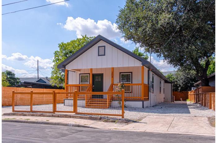 comfy and happy stays near riverwalk and downtown