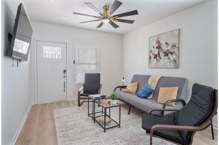 comfy and happy stays near riverwalk and downtown