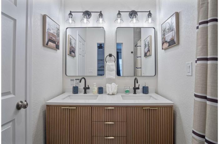 comfy and happy stays near riverwalk and downtown