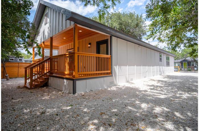 comfy and happy stays near riverwalk and downtown