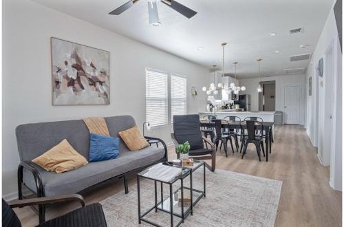 comfy and happy stays near riverwalk and downtown