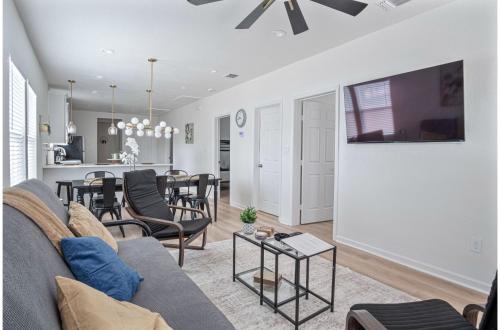 comfy and happy stays near riverwalk and downtown
