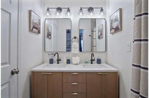 comfy and happy stays near riverwalk and downtown