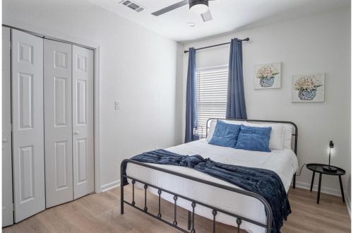 comfy and happy stays near riverwalk and downtown