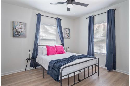 comfy and happy stays near riverwalk and downtown