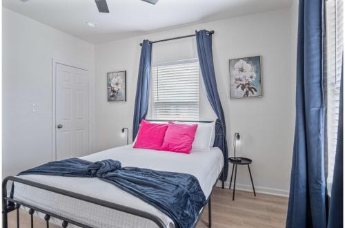 comfy and happy stays near riverwalk and downtown