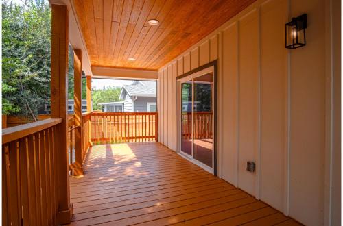 comfy and happy stays near riverwalk and downtown