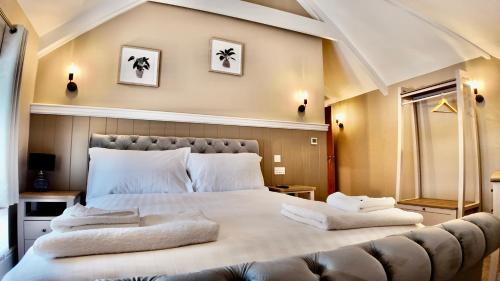 Rising Sun Inn - Rough Tor,,2 star
