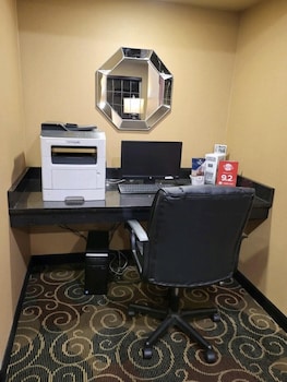 Cobblestone Hotel & Suites - Salem,Greenville>>French Lick,3 star