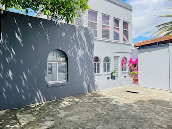 annika guest house claremont