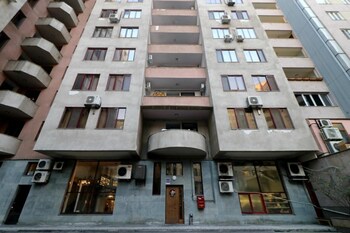 apartment by luxe group hh331