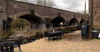 viaduct guest house