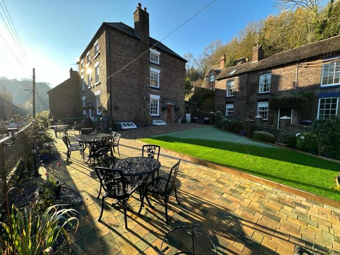 viaduct guest house