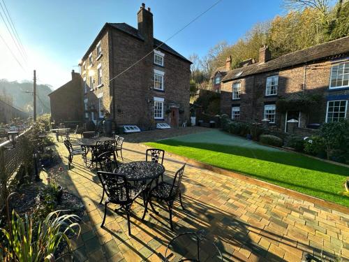 viaduct guest house
