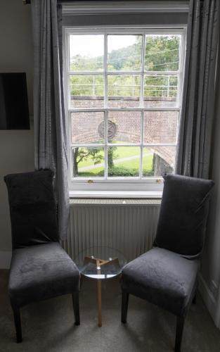 viaduct guest house