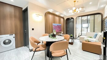 Stylish And Modern 2Br At Apartment Collins Boulevard,,3 star