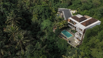 hanaka riverside ubud