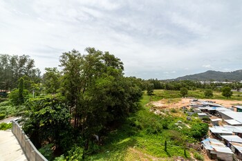 seaside 1br 200 m to bangtao beach