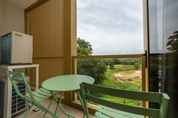 seaside 1br 200 m to bangtao beach