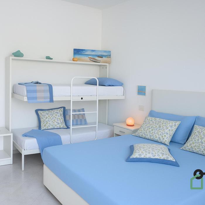 hotiday rooms torre lapillo