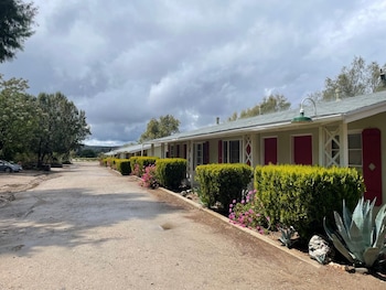 Sierra Pelona Motel,,2 star