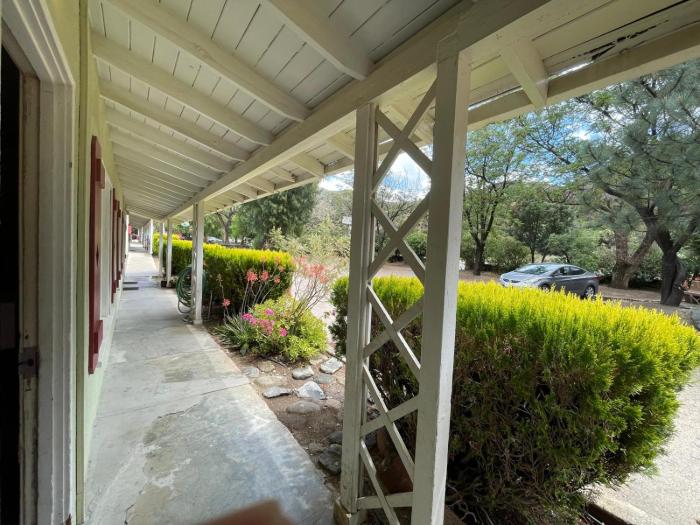 sierra pelona motel