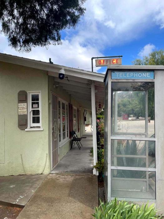 sierra pelona motel