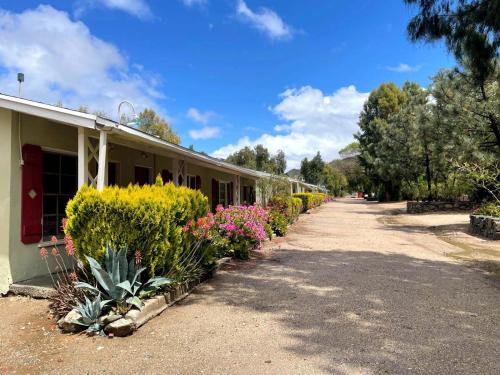 Sierra Pelona Motel,,2 star