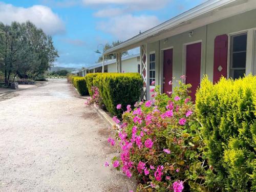 sierra pelona motel